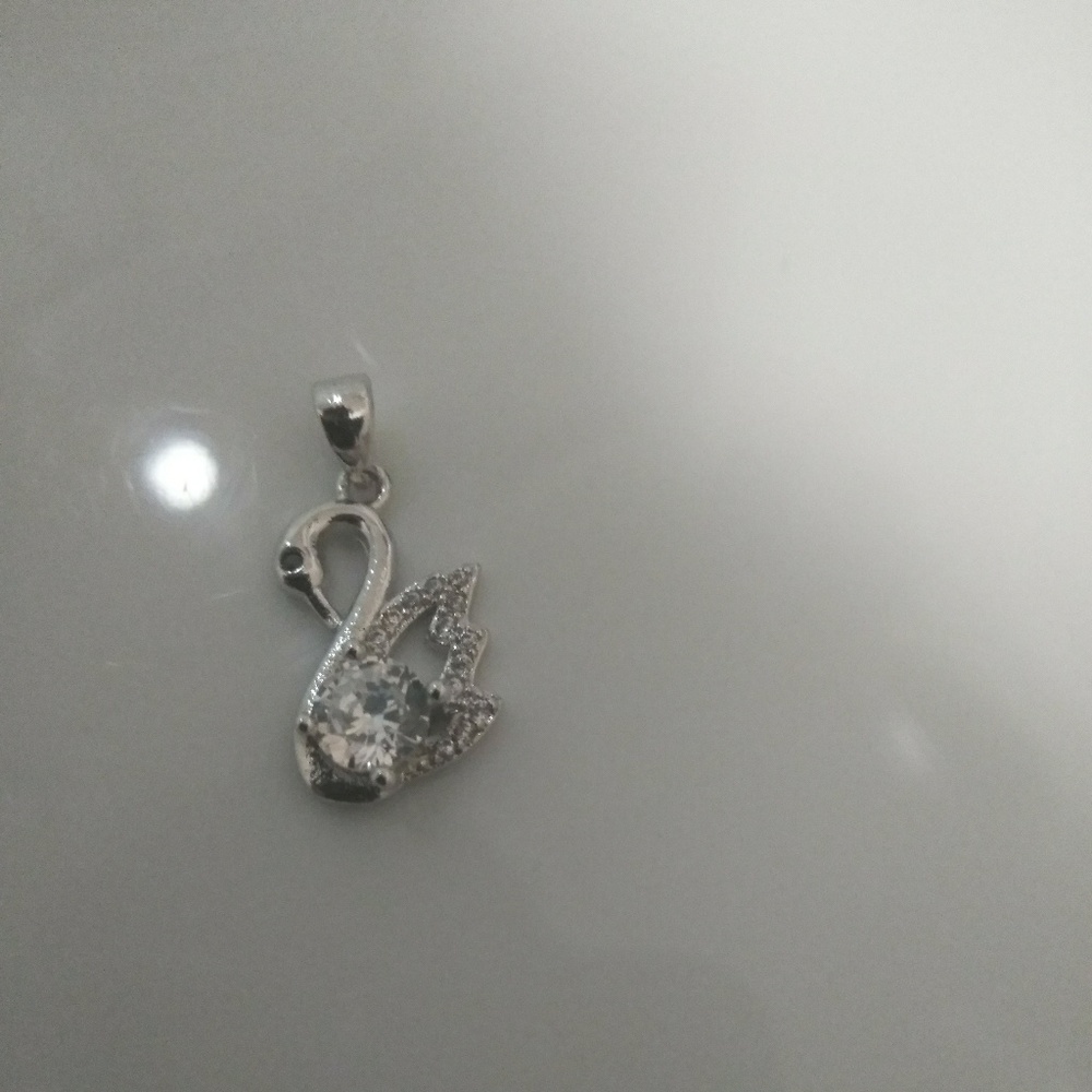 925 Swan Pendant W/925 Chain- Brand New